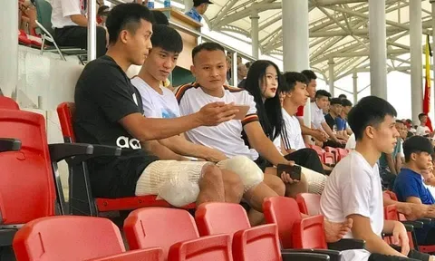 Văn Đức và Đình Trọng bất ngờ hội quân cùng ĐTQG