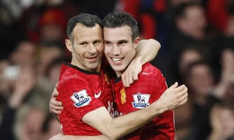 Van Persie: 'Giggs luôn đặt bóng vào đúng chỗ như thể có ma thuật'