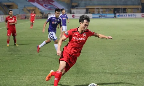 Văn Toàn tỏa sáng phút bù giờ, HAGL giành được 1 điểm từ tay Hà Nội