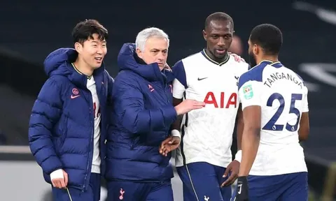 Vào chung kết, trò cưng Mourinho gửi chiến thư đến Man Utd, Man City