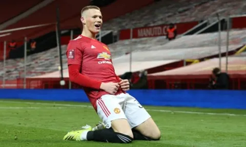 Vào sân 47 phút, "Mad dog" chứng minh vì sao Van de Beek dự bị