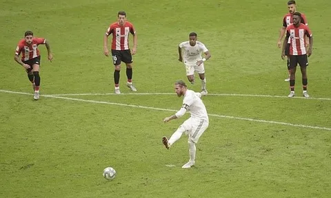 VAR lại hóa "cứu tinh", Real Madrid tiến gần hơn đến ngôi vương La Liga