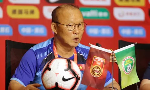 Thầy Park đặt ra 2 mục tiêu trước đội bóng "phù thủy" Guus Hiddink