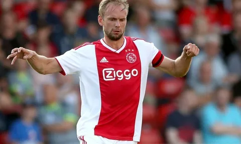 Những bản hợp đồng 'thảm họa' của Van der Sar ở Ajax