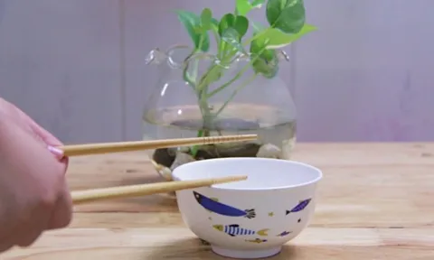 Vì sao người xưa rất kị gõ bát đũa vào nhau trong khi ăn cơm?