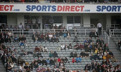 Vì sao trận Newcastle - Arsenal thưa thớt người hâm mộ?