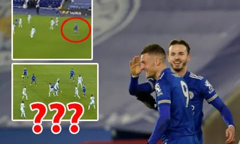 Vì sao Vardy không việt vị trong bàn thắng thứ 2 của Leicester trận Chelsea?
