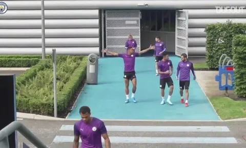 Video Aguero, Jesus trở lại luyện tập cùng Man City