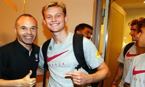 Video Barcelona đến Kobe, đoàn tụ Iniesta