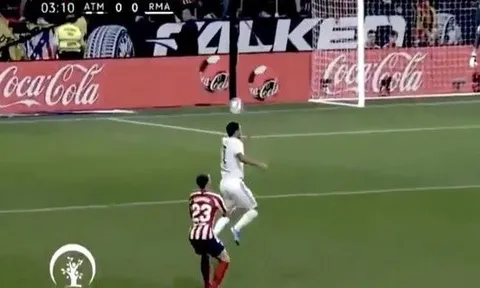 Không ghi bàn, Hazard đè tân binh Atletico ngã đo ván trên sân