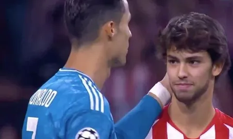 Ronaldo tiến đến Felix, làm điều không ngờ trước trận hòa