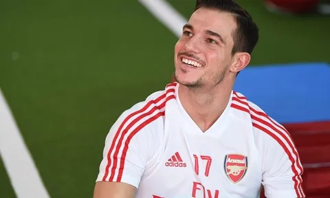 Khủng hoảng hàng thủ, Arsenal lên kế hoạch mua đứt "bệnh binh"