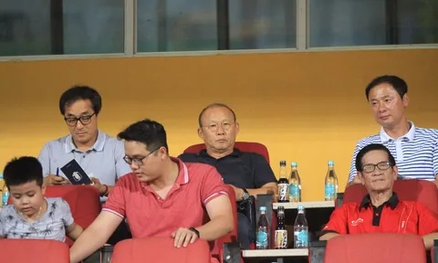 Viettel đánh rơi điểm đáng tiếc, HLV Park Hang-seo xuống động viên các "trò cưng"