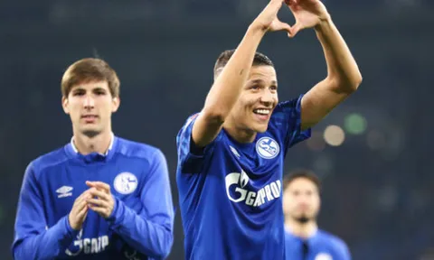 Vỡ òa phút 89, 'đối thủ cũ' của Quang Hải đưa Schalke lên hạng nhì