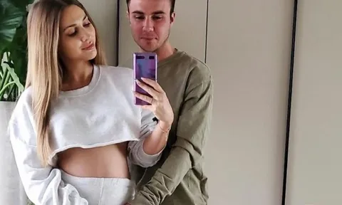 Vợ xinh đẹp của Mario Gotze mô tả cảm giác lần đầu tiên mang thai