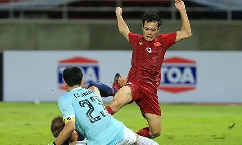 Văn Toàn nói gì sau tình huống không thể "xé lưới" Thái Lan?