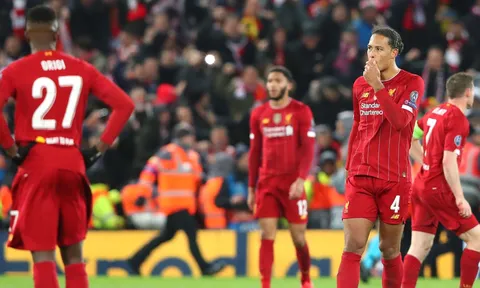 Vừa bị loại, đại họa lại ập đầu Liverpool ở Premier League