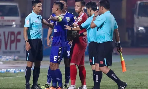 Vua bị treo còi, ngại ngần cho V-League