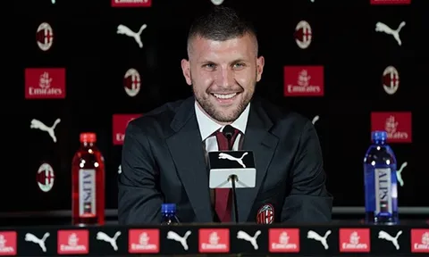 Vừa đến AC Milan, sao Croatia đã “nịnh” HLV Giampaolo