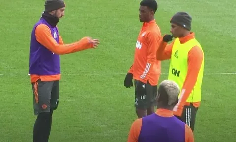 Vừa đến Man Utd, Diallo đã được Bruno "giáo huấn" trên sân tập