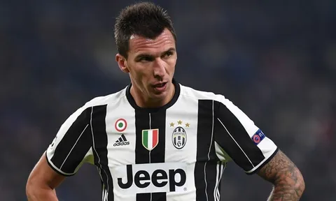 Vừa gia hạn thêm 2 năm, đối tác của Ronaldo đã phải rời Juventus
