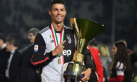 Vừa tới Juventus, Sarri "chào hàng" Ronaldo bằng cách độc lạ thường