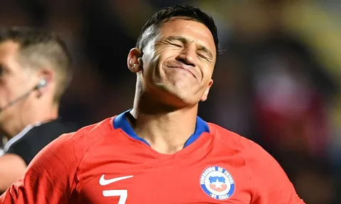Vui chưa lâu, tin dữ đã ập xuống đầu Sanchez