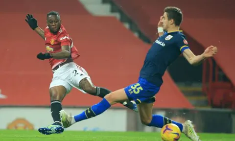 Wan-Bissaka "mở tài khoản", Gary Neville gửi ngay 1 thông điệp bất ngờ