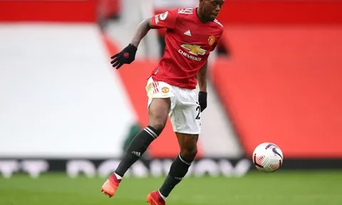 XONG! Solskjaer "báo tin buồn" cho Wan-Bissaka