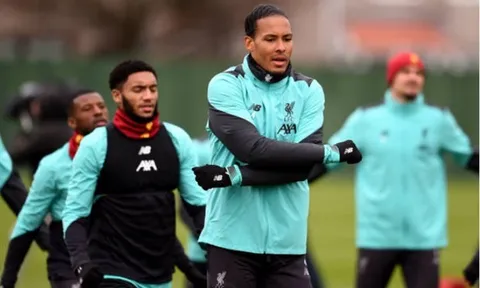 Liverpool ngày đầu hội quân, không thiếu một ai