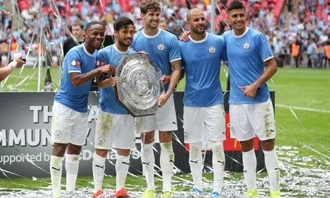 CĐV Liverpool phản ứng thế nào khi Van Dijk bị đánh bại
