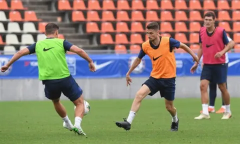 Học trò mướt mồ hôi, Lampard vẫn hả hê đứng nhìn