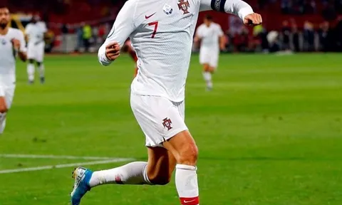 Fan Messi lại "cà khịa" kỷ lục của CR7