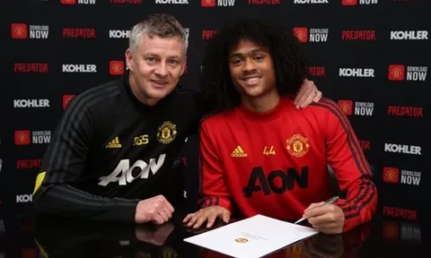 CĐV Man Utd nói gì về pha "bẻ lái" của Tahith Chong?