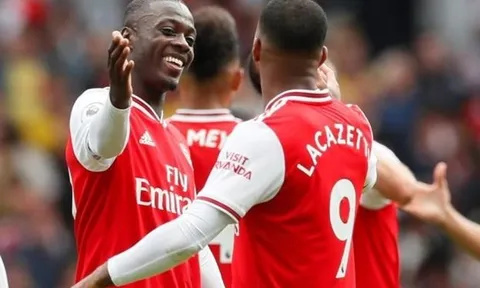 CĐV Man Utd hả hê với "bom xịt" của Arsenal