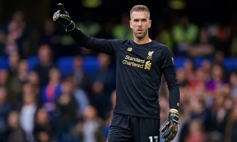 CĐV Liverpool: "Cậu ta cứ thế này, Alisson tính sao đây?"
