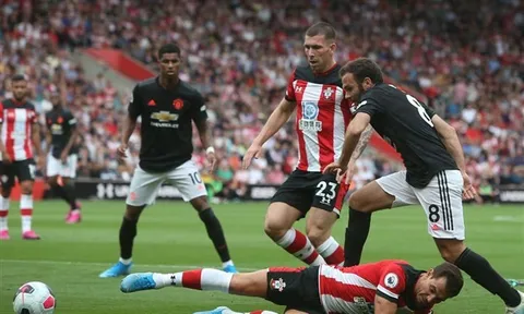 CĐV Man Utd: "Trao ngay áo số 7 cho cậu ta"