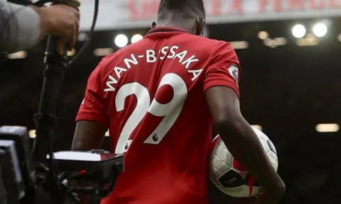 CĐV Crystal Palace nói gì về màn ra mắt của Wan-Bissaka tại Man Utd?
