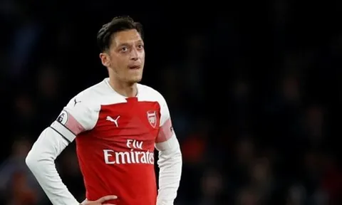Ozil ở lại, CĐV Arsenal phản ứng thế nào?