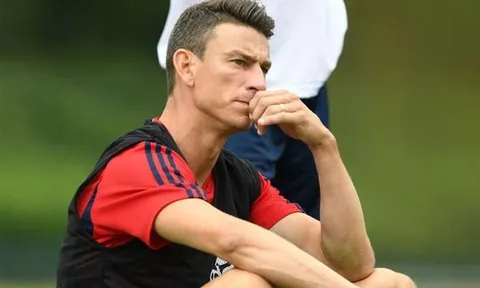 CĐV Arsenal đại chiến vì hành động sốc của Koscielny