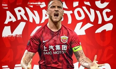 CĐV West Ham mong tân binh Shanghai SIP "gãy hết chân"