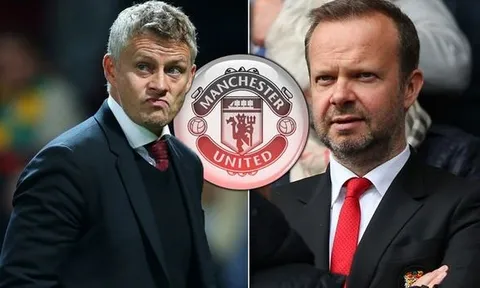 Man Utd 'xử đẹp' Chelsea, Ed Woodward đùa cợt gây sốc với Ole
