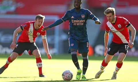 Arsenal bị loại, có 2 cầu thủ đánh mất 'cái tôi' vì lớp trẻ vươn lên