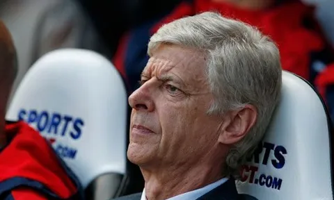 Sau tất cả, 'trùm hút thuốc' Arsenal tiết lộ sự trừng phạt của Wenger