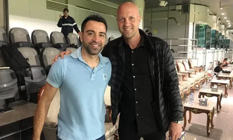 Xavi muốn mời con trai Johan về Barca làm việc cùng mình