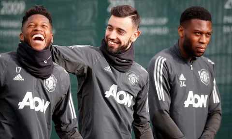 XONG! 3 tân binh có mặt, 2 "báo cô" trở lại đội hình Man Utd