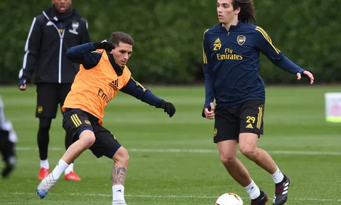 XONG! Arsenal xác định thời điểm chốt hạ tương lai hai "kẻ lưu đày"