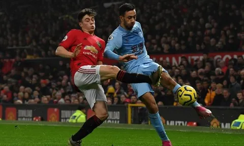 XONG! Đấu Man Utd, 4 cầu thủ Burnley vắng mặt vì COVID-19