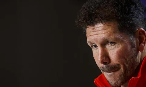 XONG! HLV Simeone xác nhận, Atletico có "quái thú" đấu Liverpool