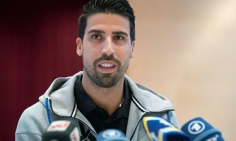 XONG! Juventus sắp thoát được 'cục tạ' Khedira